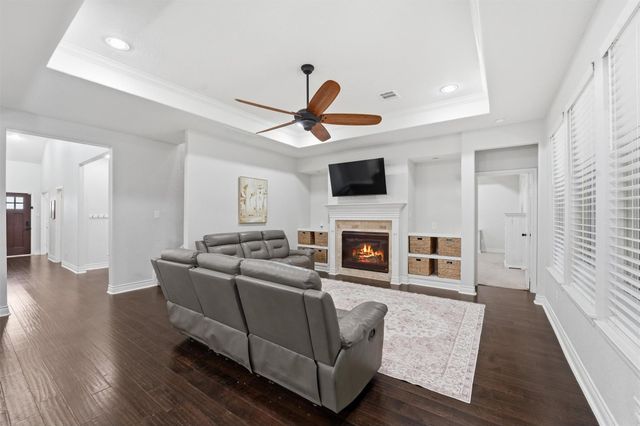 205 Kings Point Street, Conroe, TX 77356