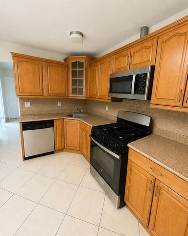 15805 SW 99th Court, Miami, FL 33157
