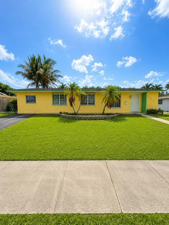 15805 SW 99th Court, Miami, FL 33157