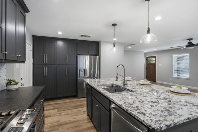 1000 W White Avenue, Mckinney, TX 75069