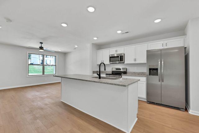 710 Crossland Ave, Clarksville, TN 37040