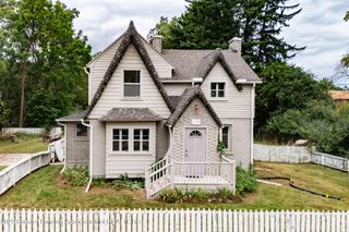 524 W Lake Lansing Road, East Lansing, MI 48823