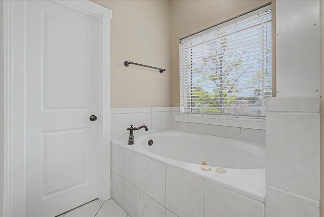 98 Borondo Reach, La Marque, TX 77568