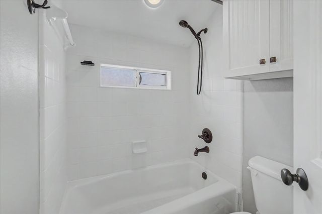 98 Borondo Reach, La Marque, TX 77568