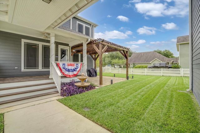 98 Borondo Reach, La Marque, TX 77568