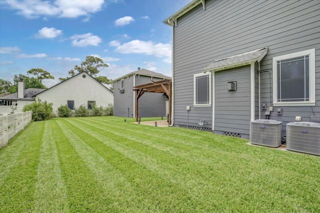 98 Borondo Reach, La Marque, TX 77568
