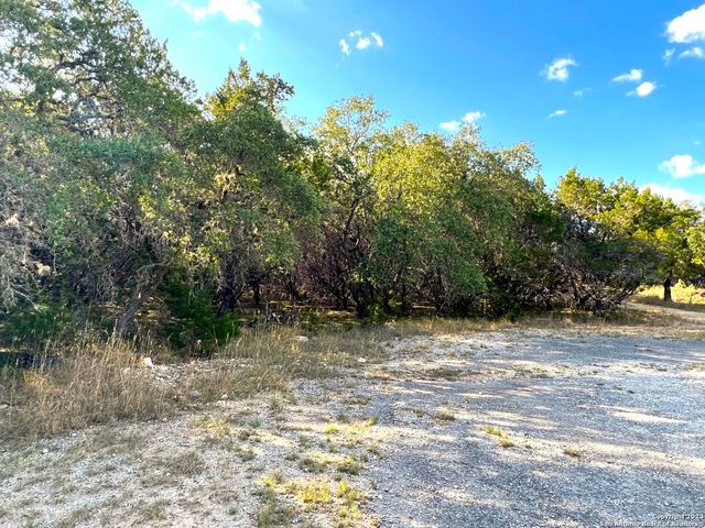 24 Ranch Cir, Bandera, TX 78003