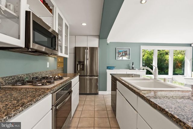 6208 BEACHWAY DR, Falls Church, VA 22041