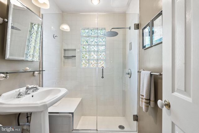 6208 BEACHWAY DR, Falls Church, VA 22041