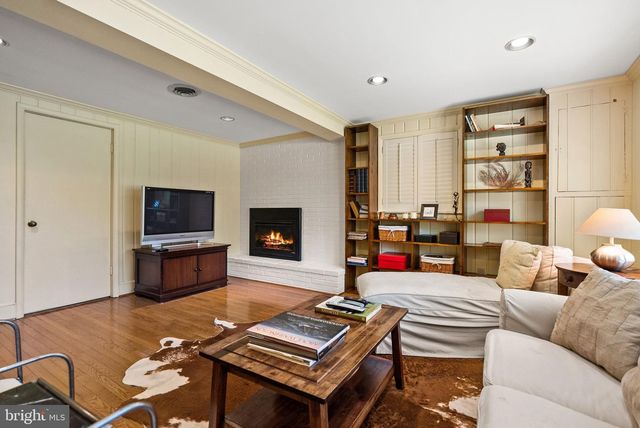 6208 BEACHWAY DR, Falls Church, VA 22041