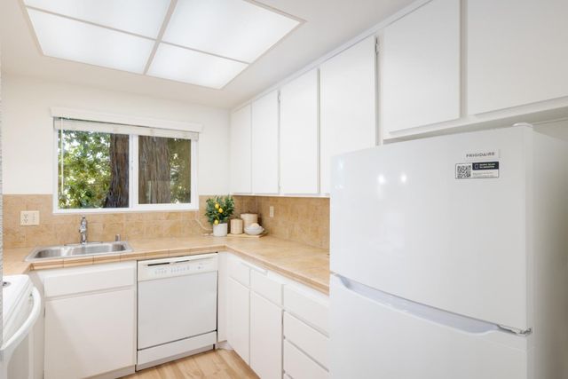 1001 E Evelyn Terrace 110, Sunnyvale, CA 94086