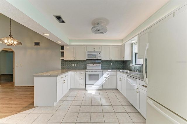 5400 34TH STREET W D11, Bradenton, FL 34210