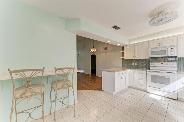 5400 34TH STREET W D11, Bradenton, FL 34210