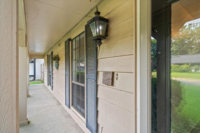 9161 GAINSBOROUGH DR, Lakeland, TN 38002