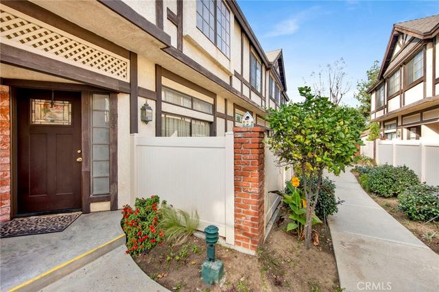 20737 Roscoe 203, Winnetka, CA 91306