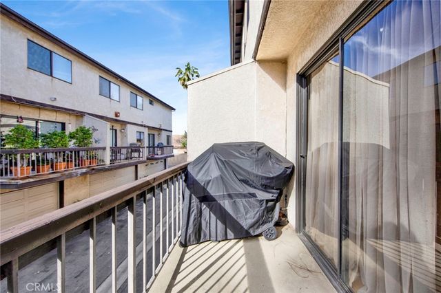 20737 Roscoe 203, Winnetka, CA 91306