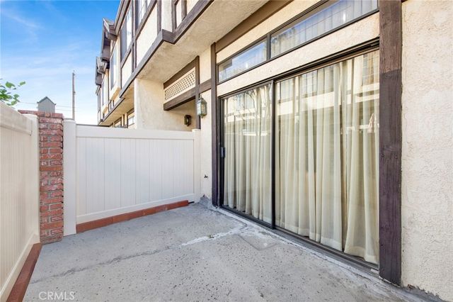 20737 Roscoe 203, Winnetka, CA 91306