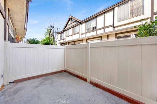 20737 Roscoe 203, Winnetka, CA 91306