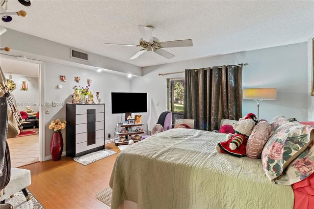 281 S Hollybrook Dr 103, Pembroke Pines, FL 33025