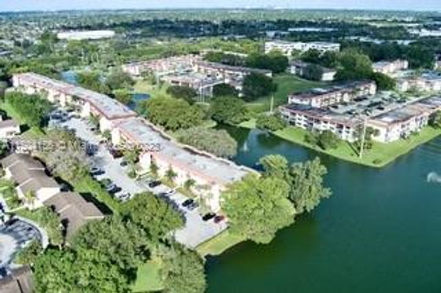 281 S Hollybrook Dr 103, Pembroke Pines, FL 33025