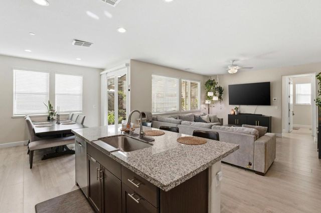 1097 Sunridge Drive, Hollister, CA 95023