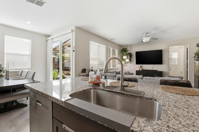 1097 Sunridge Drive, Hollister, CA 95023