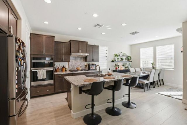 1097 Sunridge Drive, Hollister, CA 95023