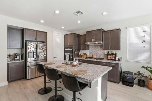 1097 Sunridge Drive, Hollister, CA 95023