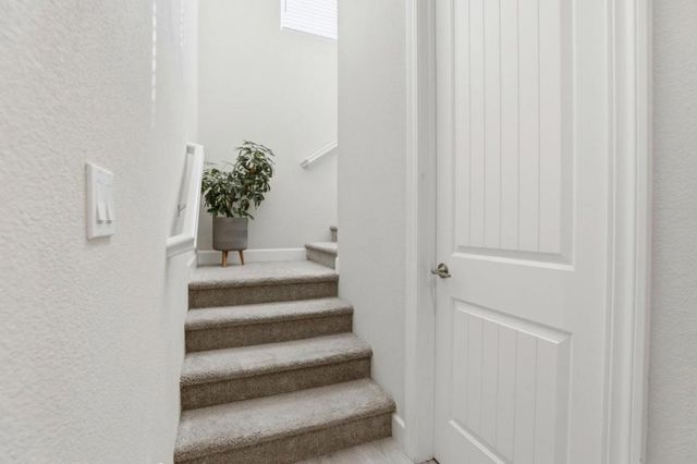 1097 Sunridge Drive, Hollister, CA 95023
