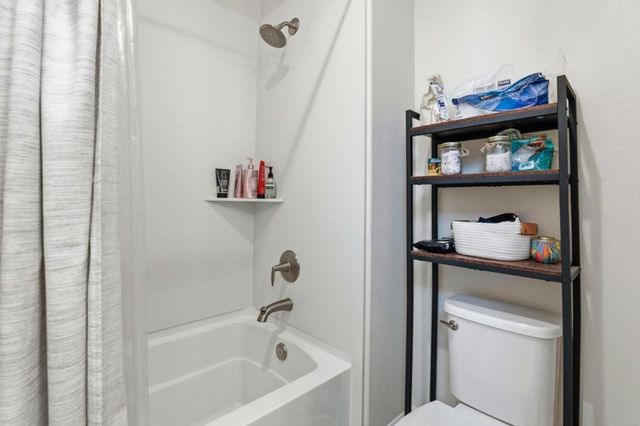 1097 Sunridge Drive, Hollister, CA 95023