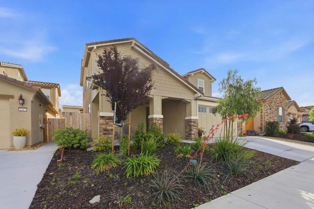 1097 Sunridge Drive, Hollister, CA 95023