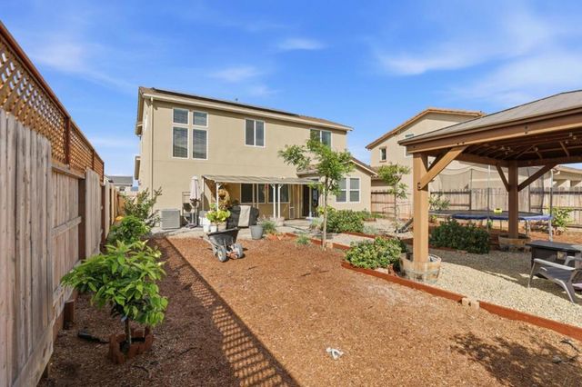 1097 Sunridge Drive, Hollister, CA 95023