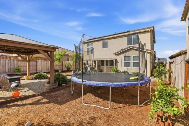 1097 Sunridge Drive, Hollister, CA 95023