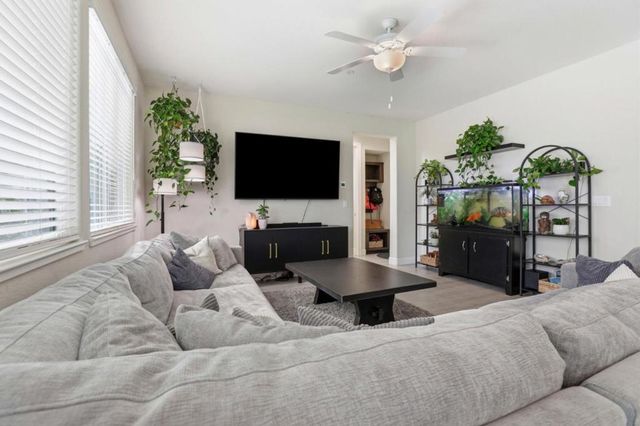1097 Sunridge Drive, Hollister, CA 95023
