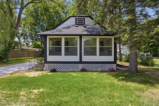 17 N Midland Drive, Pontiac, MI 48342