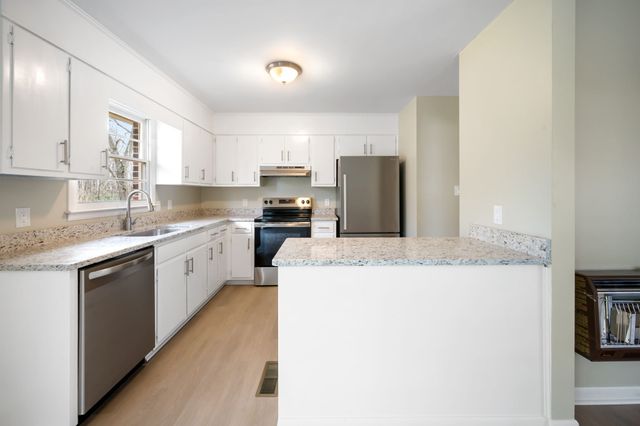 12 Hattie Dr, Fayetteville, TN 37334