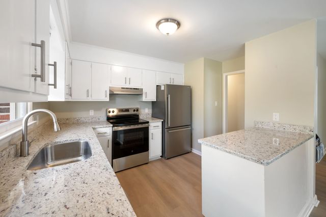 12 Hattie Dr, Fayetteville, TN 37334