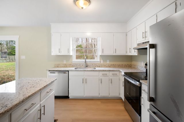 12 Hattie Dr, Fayetteville, TN 37334