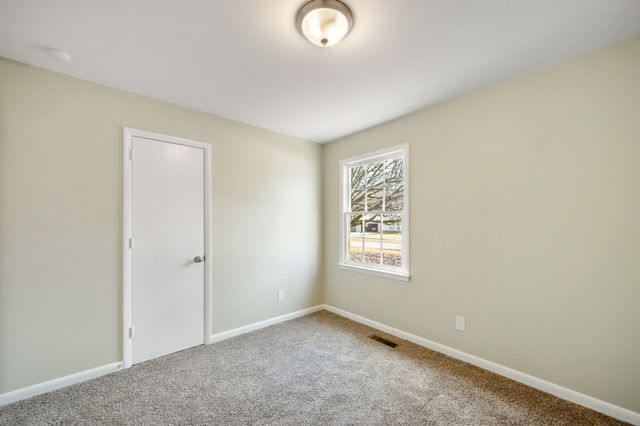 12 Hattie Dr, Fayetteville, TN 37334