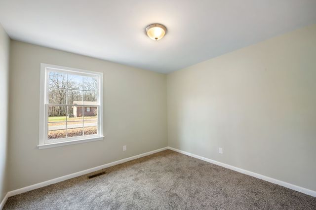 12 Hattie Dr, Fayetteville, TN 37334