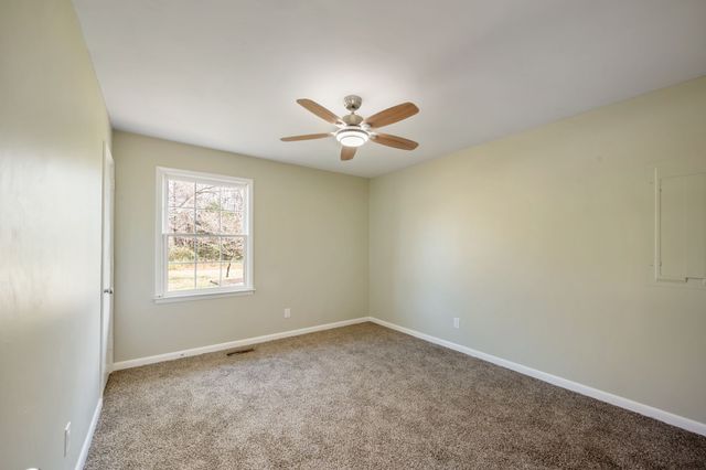 12 Hattie Dr, Fayetteville, TN 37334