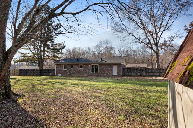 12 Hattie Dr, Fayetteville, TN 37334