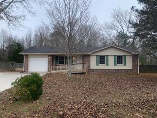 12 Hattie Dr, Fayetteville, TN 37334