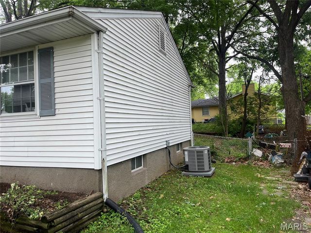 1534 Comet Drive, St Louis, MO 63137