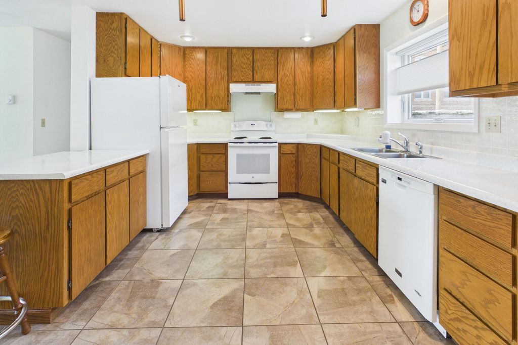 426 Washington ST #2, Lewistown, MT 59457 photo 2