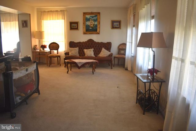 9 CRYSTAL CT, Sicklerville, NJ 08081