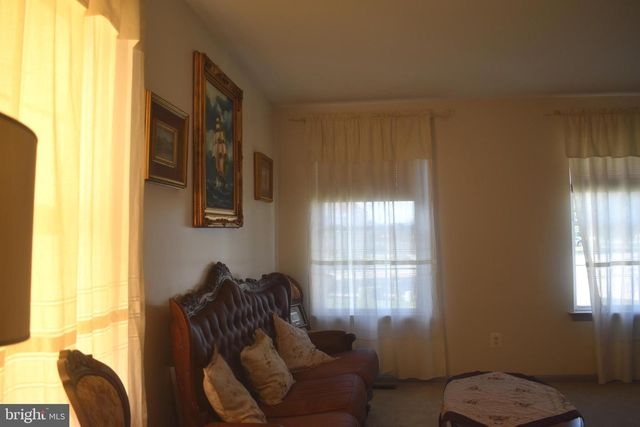 9 CRYSTAL CT, Sicklerville, NJ 08081