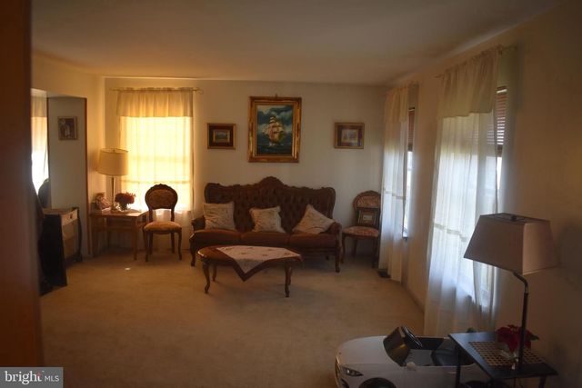 9 CRYSTAL CT, Sicklerville, NJ 08081