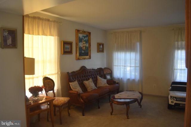 9 CRYSTAL CT, Sicklerville, NJ 08081