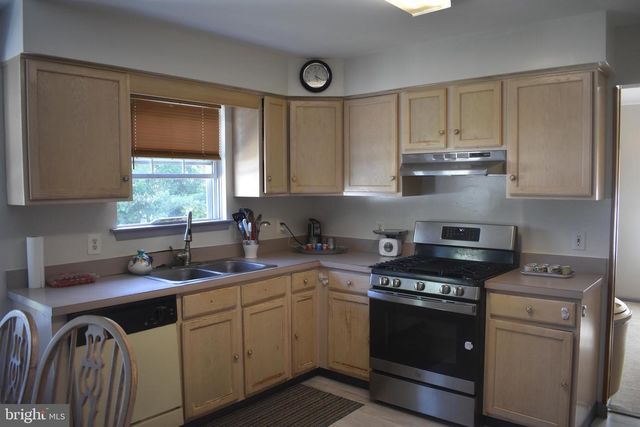 9 CRYSTAL CT, Sicklerville, NJ 08081
